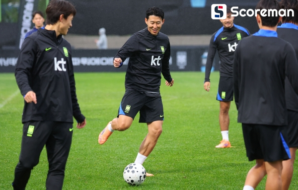 '손흥민도 합류' 홍명보호, 팬들 앞에서 완전체 훈련